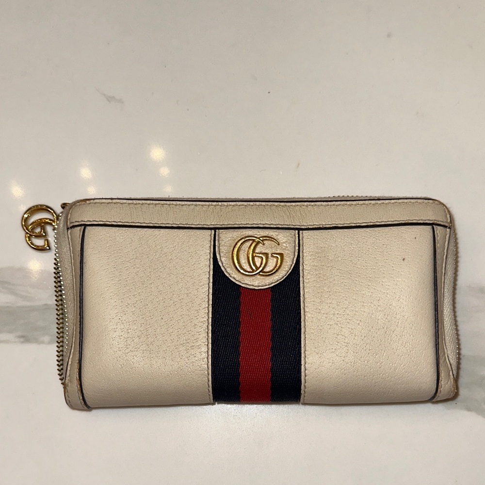 Gucci Beige Leather Wallet with Gold Logo